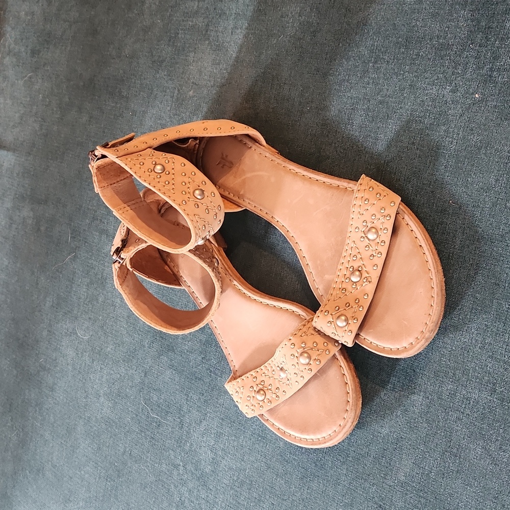 Frye carson sandals 6.5 taupe